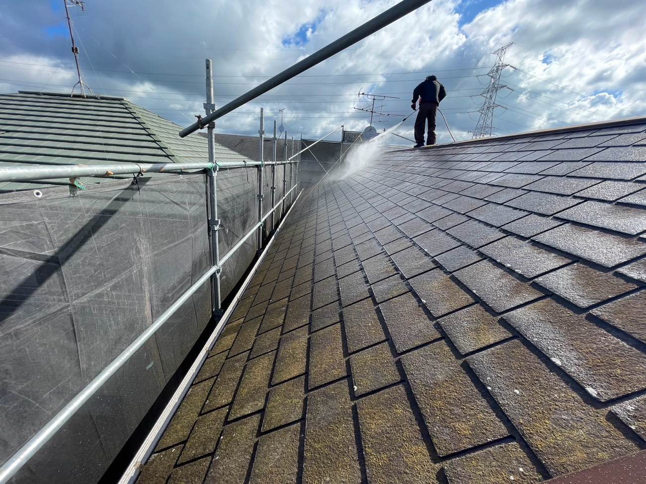 高圧洗浄による下地の汚れ除去