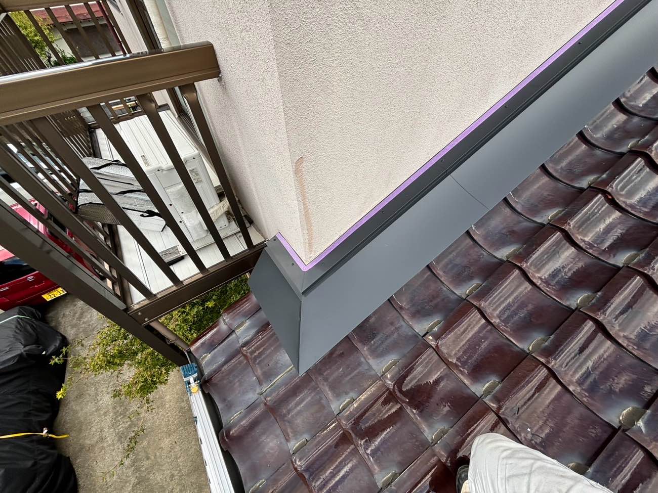 新しい雨押板金の取り付け