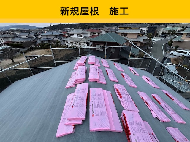 屋根材の荷上げ状況