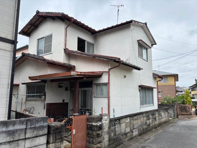 【太宰府市】雨漏り調査で瓦のズレと劣化を確認｜瓦を再利用した葺き直し工事