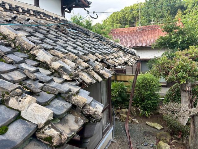 小郡市の老朽化が深刻な瓦屋根