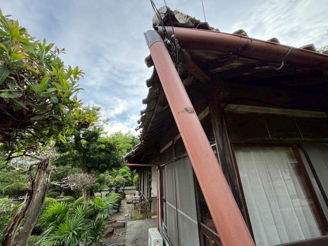 小郡市の外れた軒樋