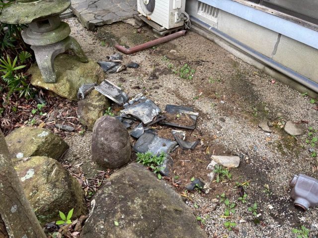 小郡市の落下した屋根瓦