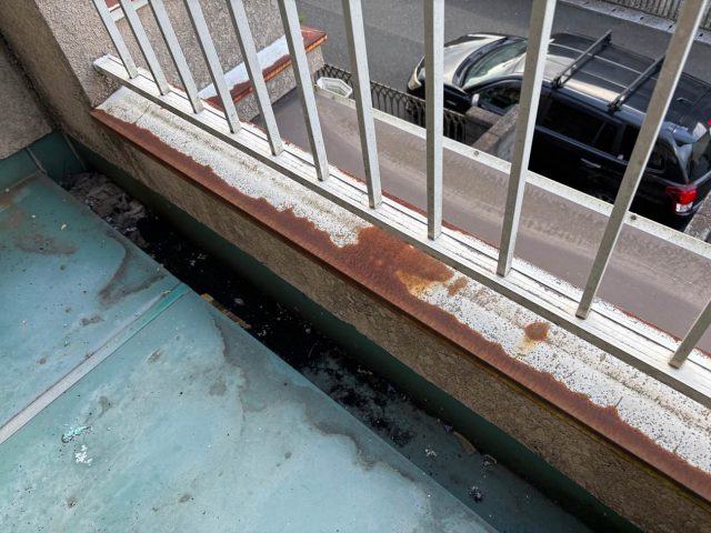 筑紫野市の錆びたベランダ柵