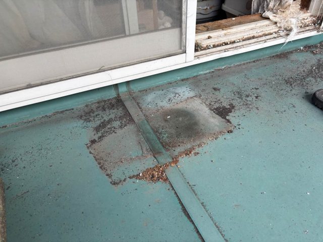 筑紫野市の防水機能が落ちたベランダ