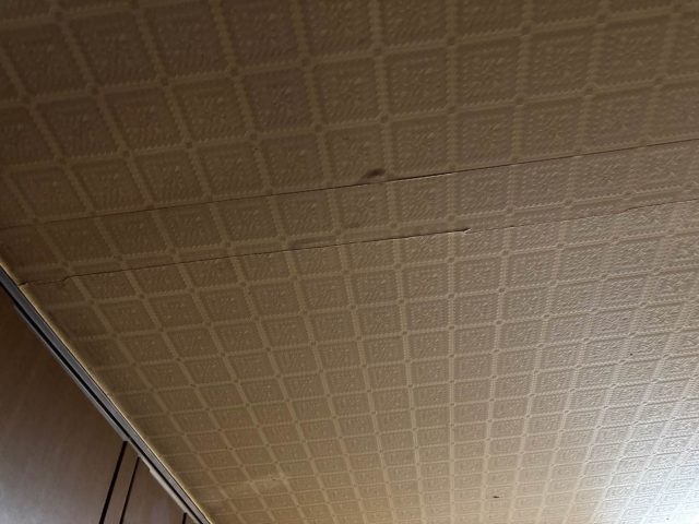 筑紫野市で室内雨漏りを調査