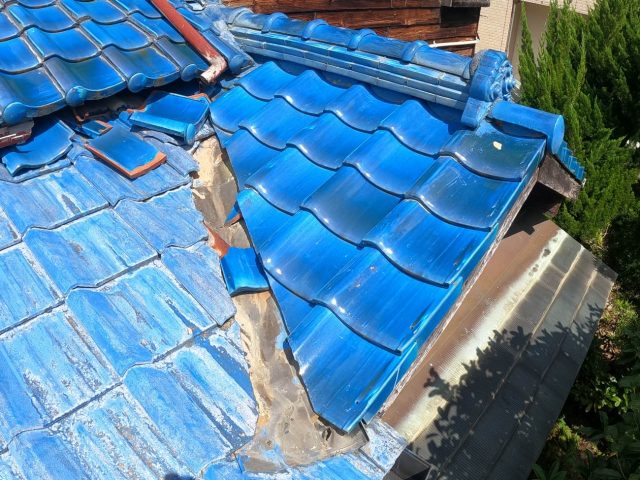 小郡市の腐食した谷板金