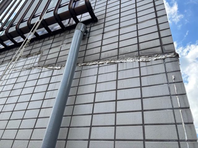 太宰府市で大きくひび割れた外壁