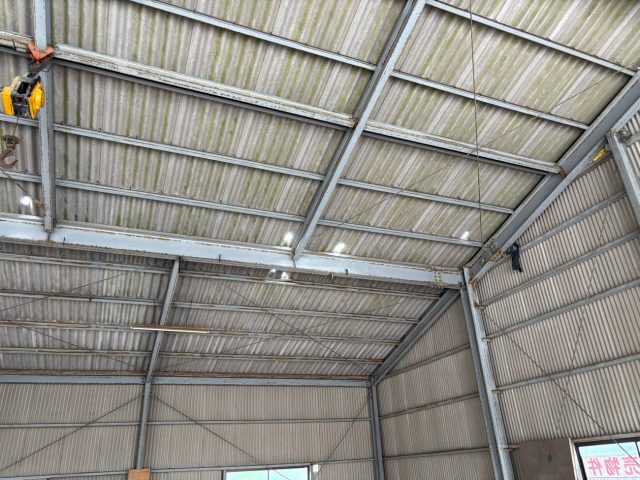 宮若市の倉庫の屋根内側