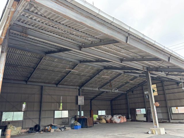 宮若市の倉庫の雨漏りを調査