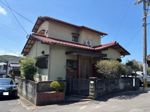筑紫野市で集中豪雨で発覚した室内の雨じみと屋根瓦・金属部の劣化