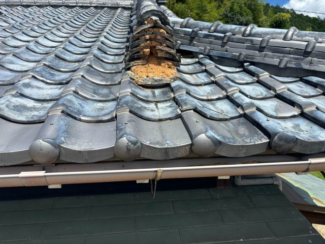 小郡市で「瓦が落ちている」との相談｜棟瓦のズレ、強風による落下原因と対策