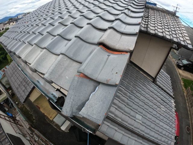 福岡市城南区で見つかった瓦のひび割れ