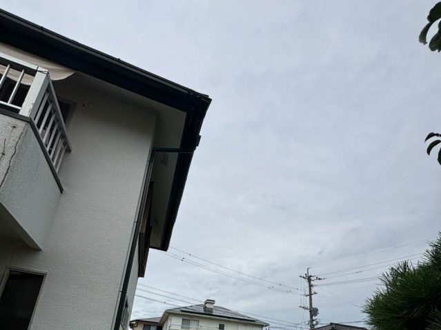 糸島市で雨樋の破損を調査