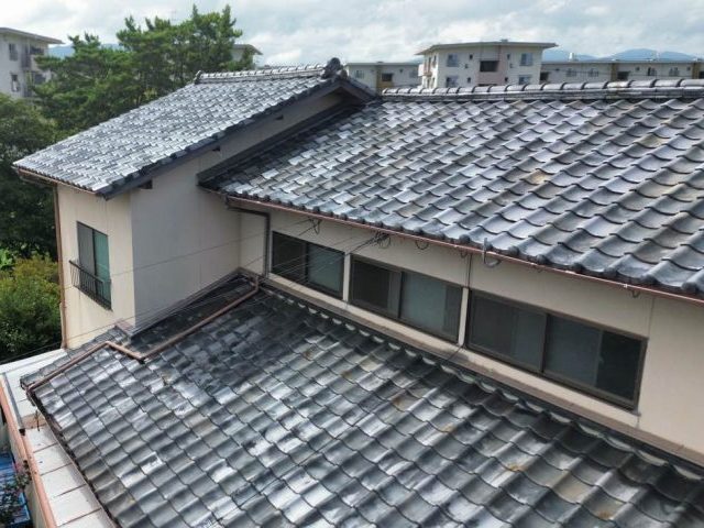 【小郡市】瓦屋根の雨漏り調査｜瓦のズレと経年劣化・雨樋欠損が原因と判明