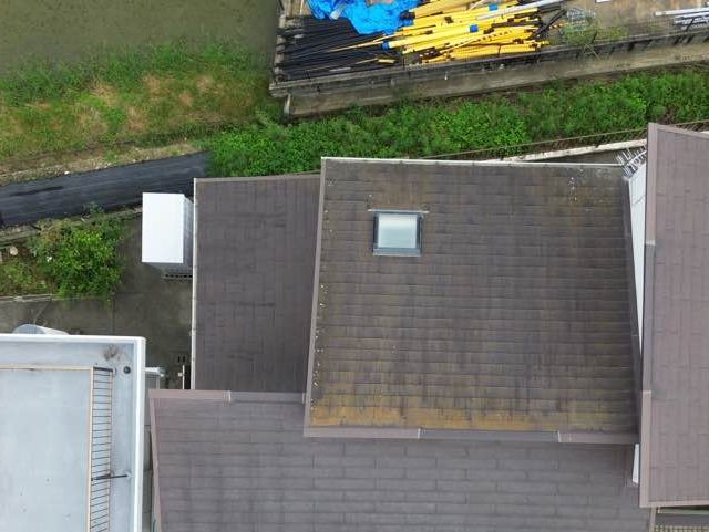 筑紫野市の天窓のあるスレート屋根