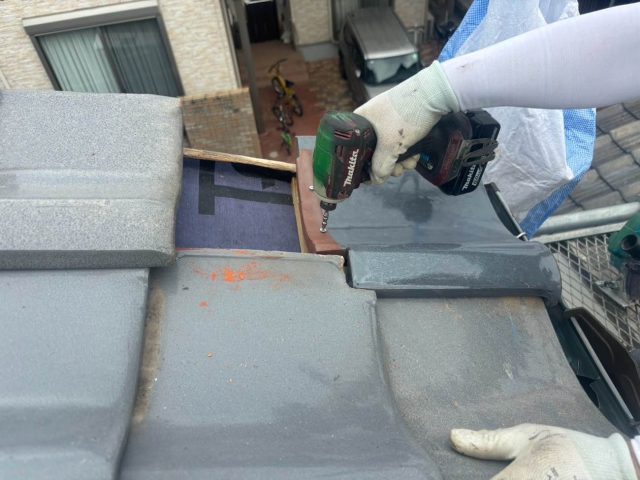 福岡市城南区の瓦の復旧作業