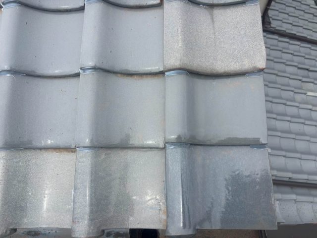 福岡市城南区で破損瓦を新しい瓦に差し替え