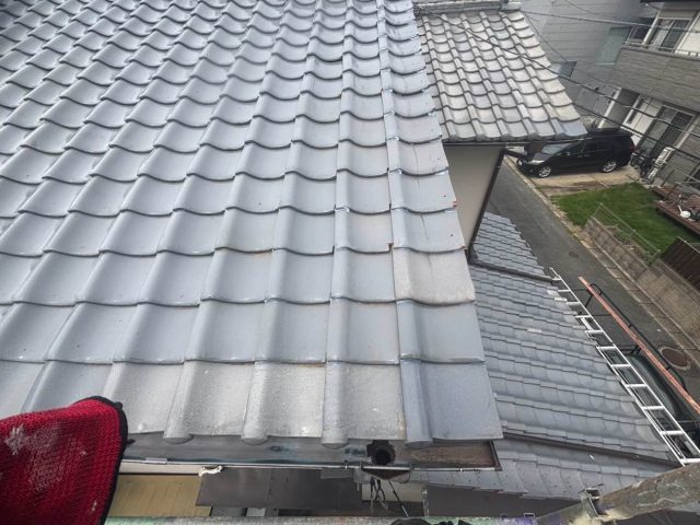 【福岡市城南区】瓦が破損した築50年住宅の屋根葺き直し工事｜防水シート施工から瓦復旧まで