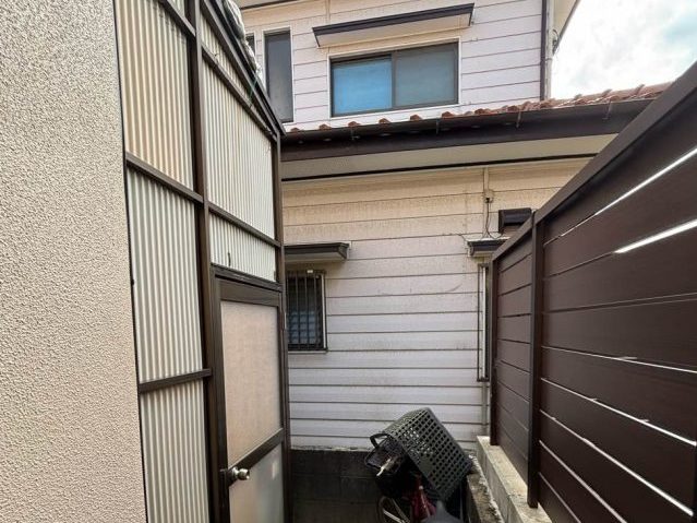 【太宰府市】物置屋根の調査｜色褪せ・錆・強度低下を確認、波板交換の必要性とは