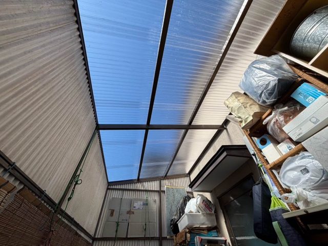 太宰府市で波板交換工事を終えた物置内部