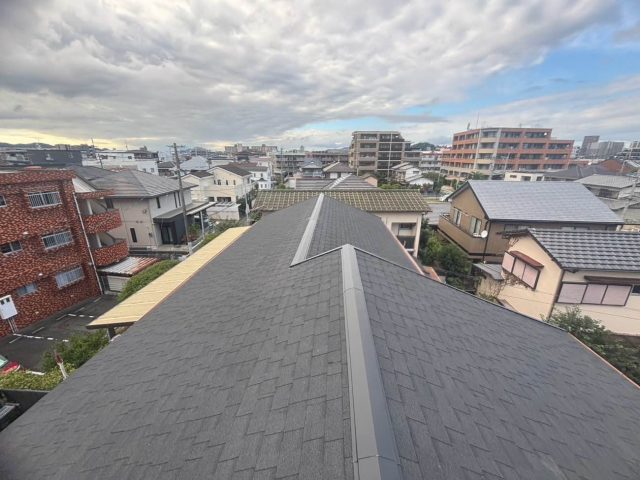 【小郡市】オークリッジスーパーで屋根葺き替え｜瓦ズレ・雨樋不具合による雨漏りを解消