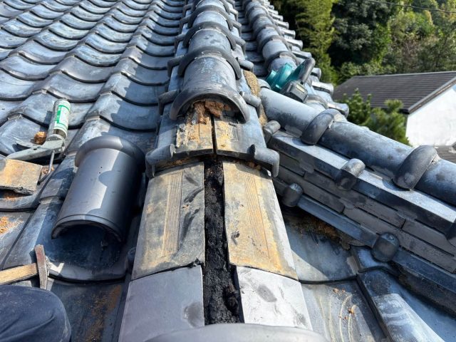 小郡市の棟取り直しにおける棟瓦の設置