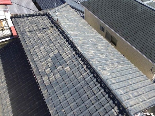 【太宰府市】雨漏り調査でセメント瓦の劣化が判明｜塗膜剥がれ・瓦の脆弱化を確認