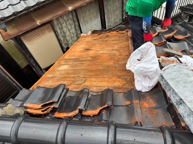 小郡市の瓦屋根の撤去作業