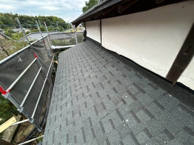 小郡市で葺き替え工事が進む屋根