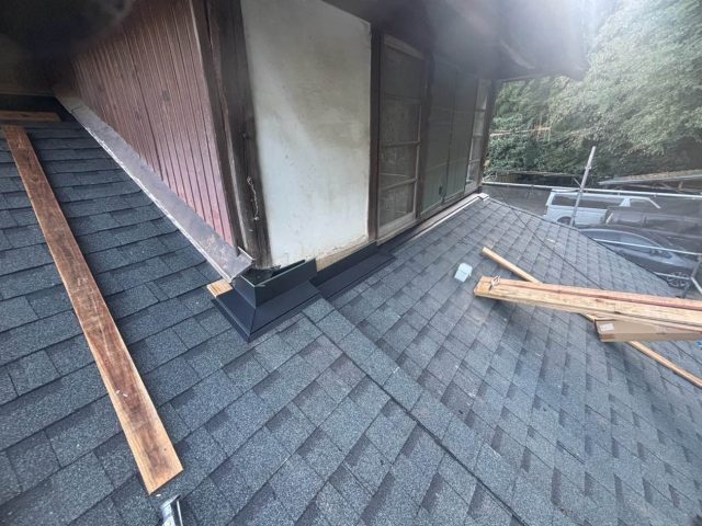 小郡市で雨仕舞いの板金施工中