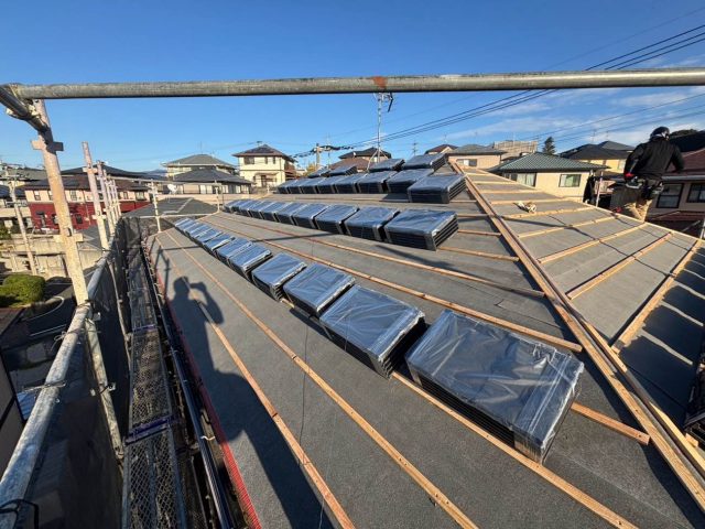 【筑紫野市】劣化したスレート屋根の改修工事｜高圧洗浄から防水シート施工・桟木取付まで