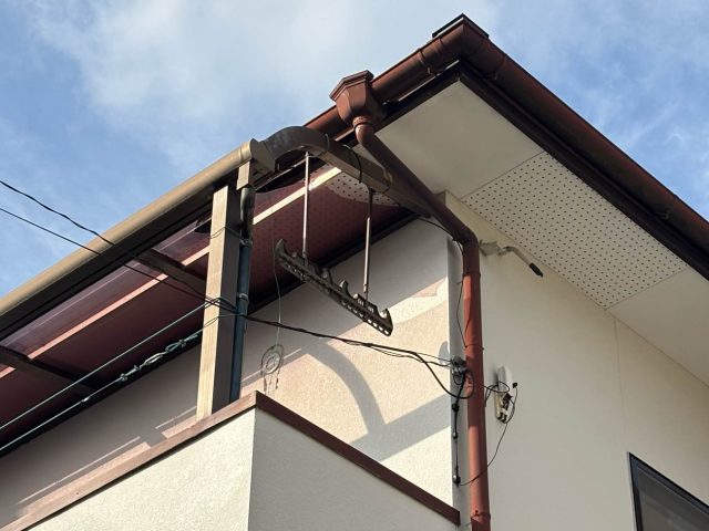 小郡市の戸建てでベランダ屋根の破損を確認