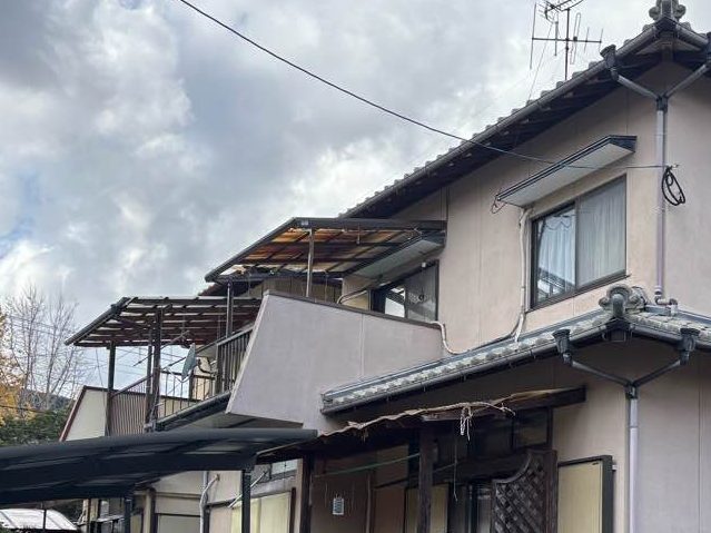 太宰府市の劣化したベランダ屋根の点検