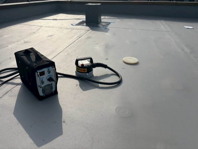 太宰府市にてリベットルーフの圧着