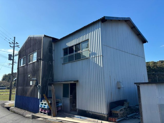 太宰府市の商店の倉庫を調査