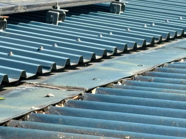 太宰府市で老朽化した金属折板屋根