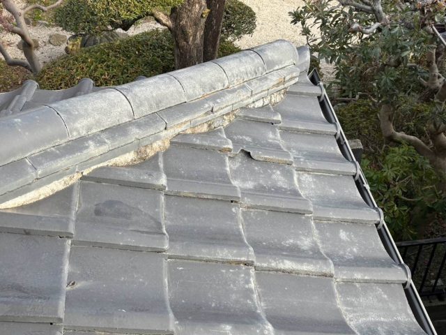 筑紫野市の老朽化が進行した瓦屋根