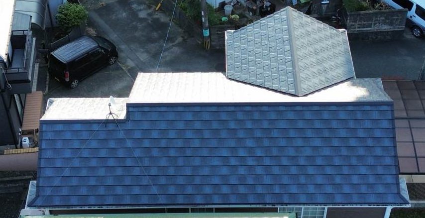 ルーガ鉄平を採用した屋根カバー工法