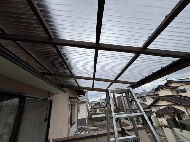 【太宰府市】ベランダ屋根の波板交換工事｜ポリカ波板へ張り替えて耐久性アップ
