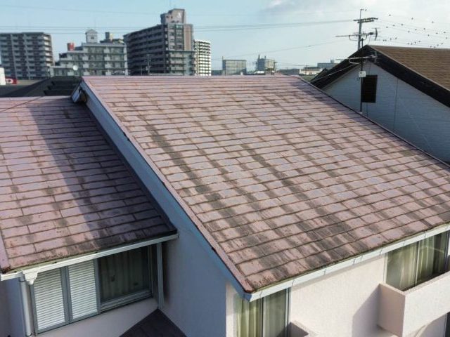 【久留米市】スレート屋根調査｜苔・カビや腐食の発見と防水機能の低下