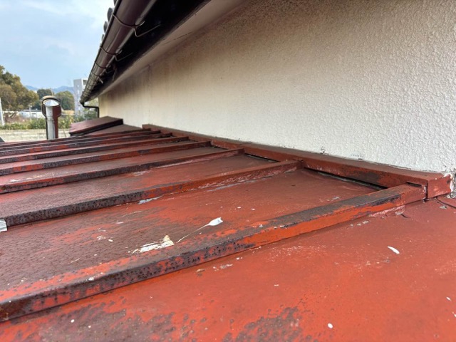 金属屋根のサビを確認