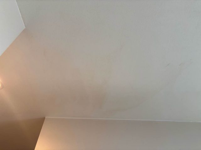 小郡市で発生した雨漏り