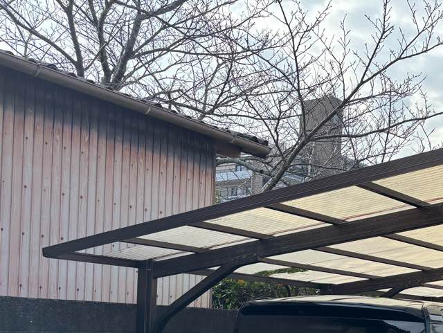 筑紫野市で破損した樹脂屋根