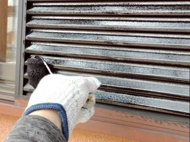 筑紫野市でシャッターに錆止め塗布