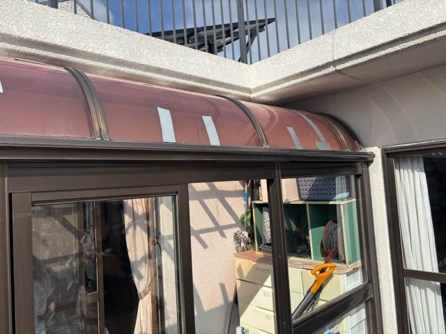 【筑紫野市】サンルーム屋根の調査｜強風によるポリカ板の破損被害を確認