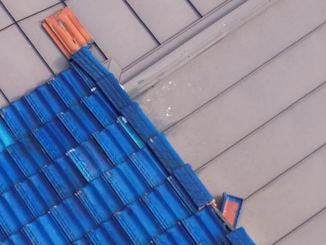 太宰府市で強風で飛散した屋根の瓦