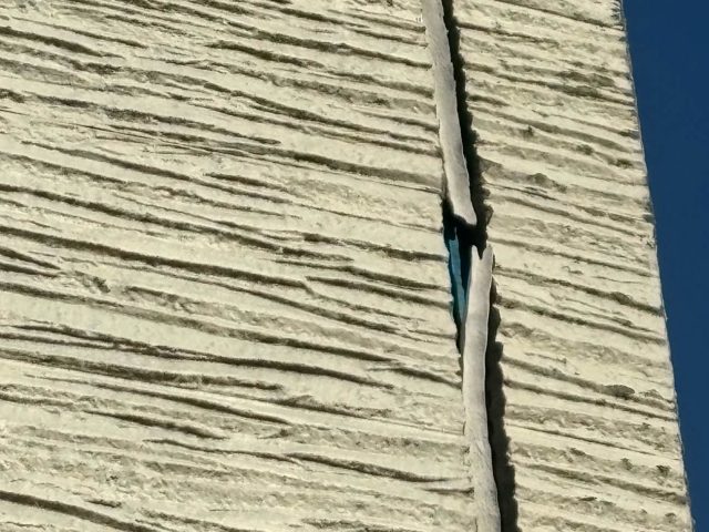 筑紫野市の調査で確認されたシーリングの破断