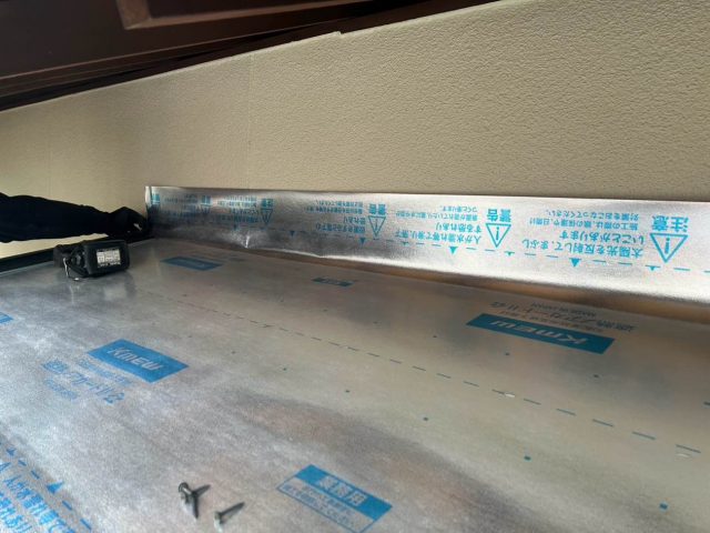 筑紫野市の葺き替え工事で防水シートを施工