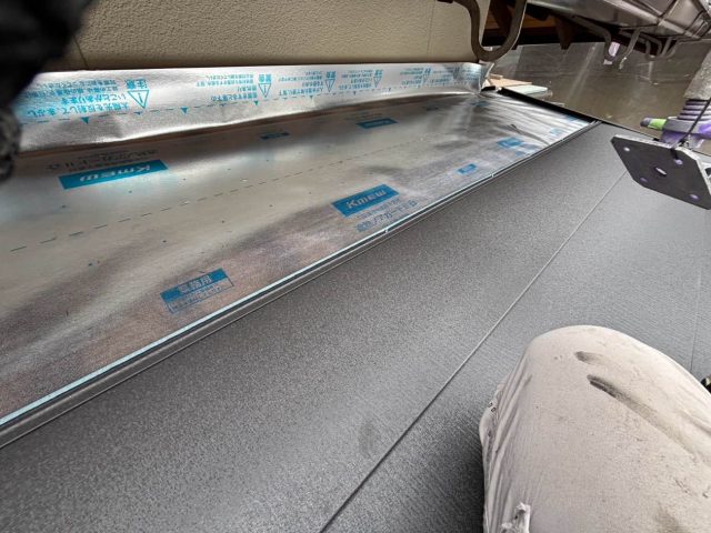 筑紫野市でスーパーガルテクトを施工中